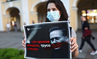 Manifestant pour Alexei Navalny