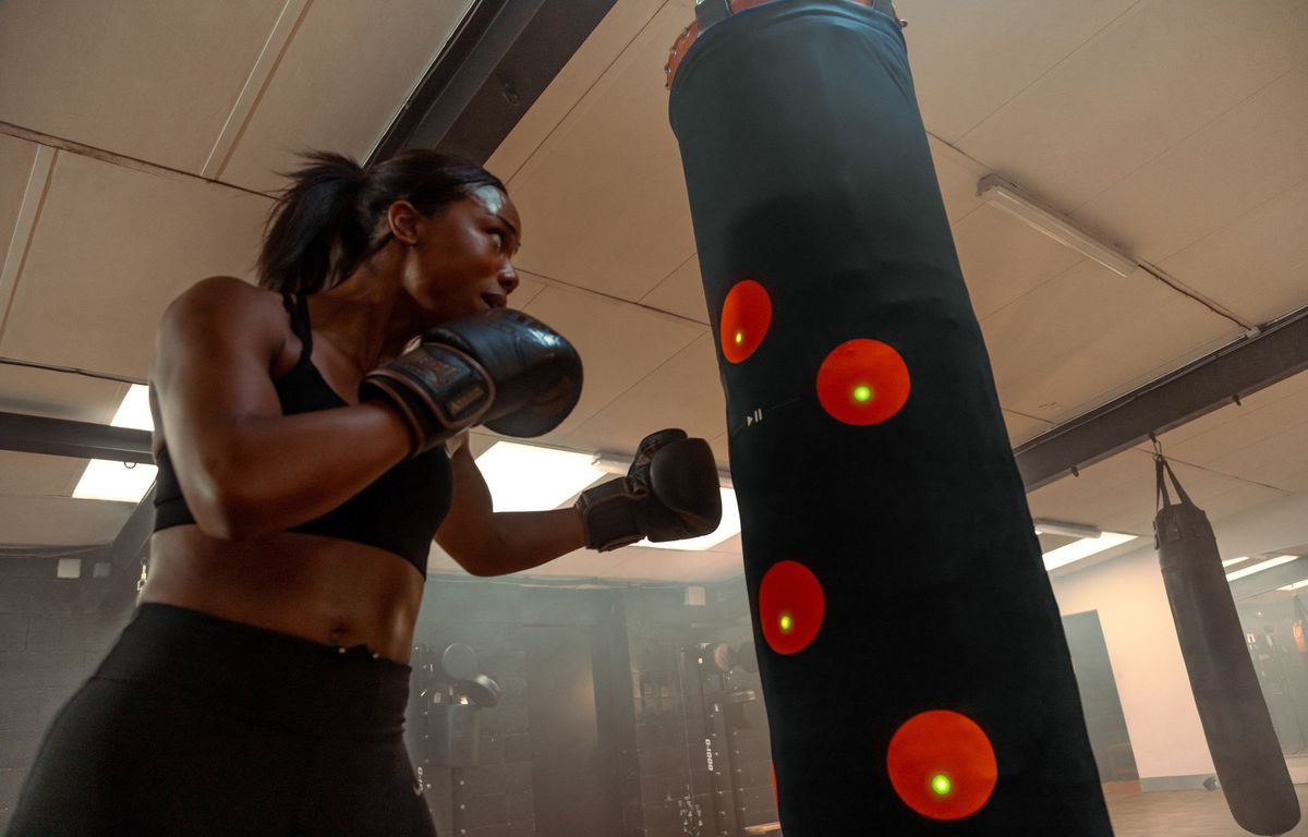 Boxe : les entrainements réinventés avec une housse connectée de sac de  frappe