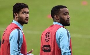 Si Nabil Fekir et Alexandre Lacazette semblaient représenter l'avenir des Bleus il y a tout juste un an, avant d'affronter le Danemark à Saint-Etienne, ils devraient manquer l'Euro.