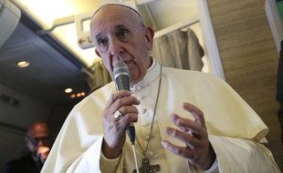 Alors qu'il se rend à Abu Dhabi, le pape François demande le respect des accords de trêve au Yémen, où fait rage un conflit meurtrier.