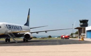 Des passagers ont cru leur dernière heure arrivée lundi soir lorsqu'un avion de la compagnie à bas prix irlandaise Ryanair a dû descendre brutalement de 7.500 m et atterrir d'urgence à Limoges, en raison d'une dépressurisation dans la cabine.