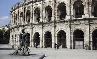 Les arènes de Nîmes (illustration)