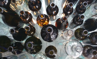 Les bouteilles de vin de types bordelaises seront récupérées par Luz.