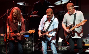 La compilation des premiers succès du groupe californien Eagles est redevenue l'album le plus vendu de tous les temps, repassant devant