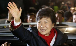 La Corée du Sud a porté mercredi à la présidence une femme, pour la première fois dans l'histoire de ce pays, en la personne de Park Geun-Hye, candidate du parti conservateur.