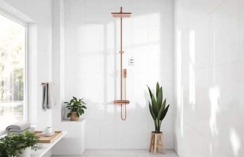 Faites entrer le design dans votre salle de bain : colonne cuivrée Essebagno en promo à 263,92 € chez Castorama !