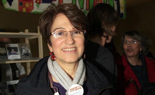La Défenseure des enfants Dominique Versini lors d'une réunion organisée à l'initiative de RESF (Réseau éducation sans frontières), à Paris, le 22 novembre 2009.