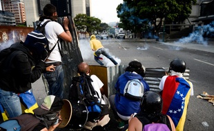 Les manifestations contre le président en place Nicolas Maduro ont commencé mercredi 19 avril à Caracas.