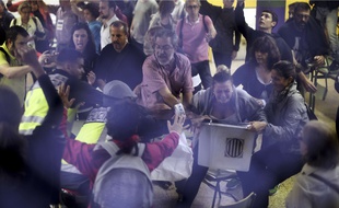 Les observateurs internationaux, chargés de suivre le déroulé du référendum d'autodétermination organisé ce dimanche 1er octobre en Catalogne, ont constaté de nombreux empêchements émanant du gouvernement espagnol.