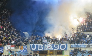Strasbourg, le 16 octobre 2015. - Les UB 90, supporters strasbourgeois, fêtent les 25 ans de leur groupe. Face au CA Bastia ou à Amiens, ils vont fêter la montée du Racing en Ligue 2. «20 Minutes» a concocté une playlist pour l'événement.
