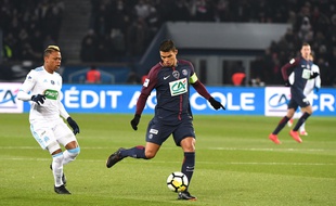Thiago Silva face à Clinton Njoe en Coupe de France.