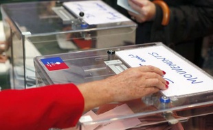 L'équipe de Jean-François Copé a annoncé dimanche soir qu'elle allait saisir la commission interne (UMP) chargée de veiller au bon déroulement de l'élection du président de l'UMP pour des "irrégularités" commises à Nice, fief des fillonistes Christian Estrosi et Eric Ciotti.