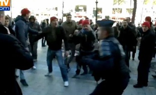 En marge des cérémonies du 11 novembre, il y a eu des heurts entre des manifestants portant des «bonnets rouge» et des force de l'ordre.