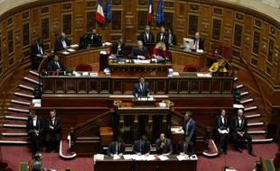 Le Premier ministre Manuel Valls défend, devant les sénateurs, le projet de révision constitutionnelle, qui vise à inscrire dans la loi fondamentale le régime de l'état d'urgence, le 16 mars 2016 à Paris