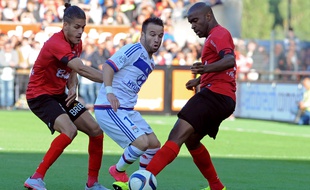 Sloan Privat (à droite) a affronté l'OL de Mathieu Valbuena avec Guingamp le 15 août dernier (0-1).