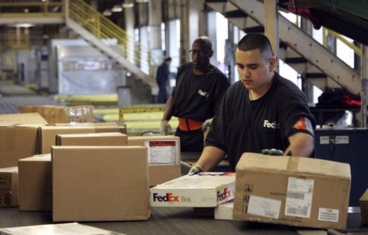 Fedex Livraison Prévue En Fin De Journée FedEx attend 16 millions de colis le 13 décembre, "plus grosse journée" de  son histoire
