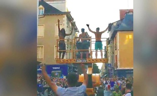 Trois personnes ont volé une nacelle de chantier de 15 tonnes pour fêter la victoire des Bleus, à Rennes. Capture d'écran.