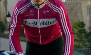 L'Allemand Jan Ullrich sera forfait pour le Tour de la Sarthe cycliste, du 4 au 7 avril, en raison d'une blessure au genou droit qui retarde aussi sa préparation au Tour de France, a annoncé mercredi sa formation, T-Mobile.