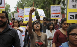 A New Delhi, des manifestations ont eu lieu contre la décision du gouvernement indien de retirer son statut d'autonomie à l'Etat du Cachemire.