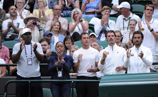 Patrick Mouratoglou, ici le 2e en partant de la droite, fait partie des coachs qui plaident pour avoir le droit de donner des consignes aux joueurs et joueuses pendant un match de tennis.
