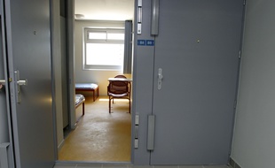 Une chambre du centre de rétention de Cornebarrieu, près de Toulouse. Illustration