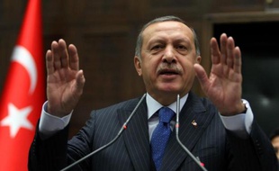 Le Premier ministre islamo-conservateur turc Recep Tayyip Erdogan a créé une nouvelle polémique sur la place de la religion dans la société turque en critiquant la mixité dans les résidences étudiantes, des propos démentis par le gouvernement.