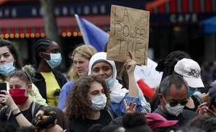 Des milliers de manifestants se sont réunis samedi à Paris, place de la République, contre le racisme et les violences policières