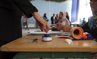 Un bureau de vote à Kaboul. (AP Photo/Rahmat Gul)