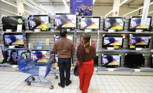Des télévisions dans un hypermarché à Nantes.