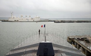 Dans la rade de Brest. (illustration)