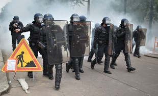 Les forces de l'ordre lors de la manifestation du 2 juin à Nantes/ AFP PHOTO / JEAN-SEBASTIEN EVRARD