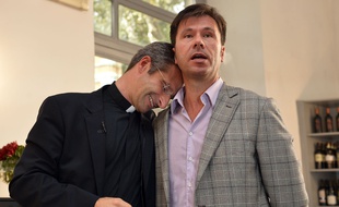 Le père Krysztof Olaf Charamsa et son compagnon le 3 octobre 2015.