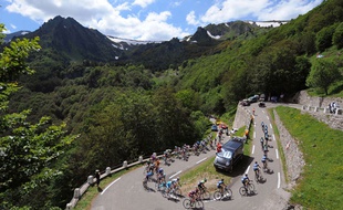Le peloton sur une étape du Tour de France en juillet 2013.