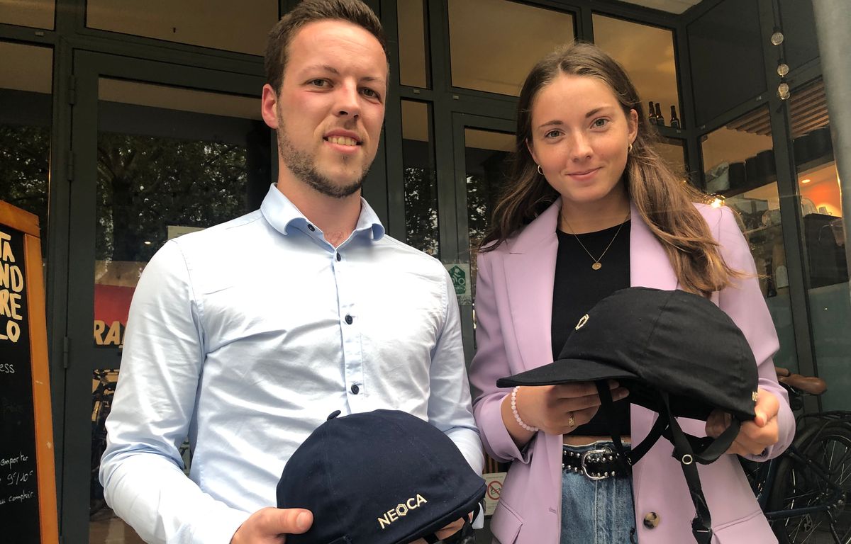 Rennes : Ces ingénieurs-cyclistes primés pour leur casque pliable