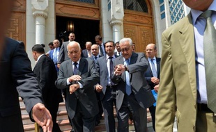 L'armée syrienne contrôlait lundi un quartier stratégique du centre d'Alep, la métropole du Nord où d'intenses combats ont opposé troupes et rebelles, alors que l'émissaire international Lakhdar Brahimi est attendu mardi en Turquie pour visiter un camp de réfugiés proche de la frontière avec la Syrie.