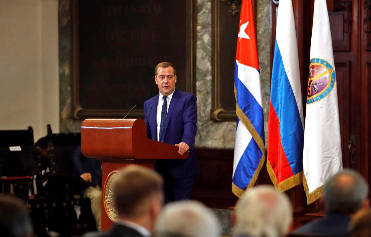 Dmitri Medvedev, du président russe diplomate aux discours provocateurs