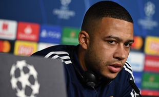 Même s'il ne sera pas capitaine mardi contre le Benfica, Memphis Depay était le joueur choisi ce lundi pour la conférence de presse d'avant-match. JEFF PACHOUD