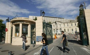 La nourrice soupçonnée d'avoir administré un anxiolytique à un bébé de six mois pour le calmer a été mise en examen dimanche et placée sous contrôle judiciaire.