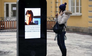 Statue hommage à Steve Jobs à Saint Petersbourg.