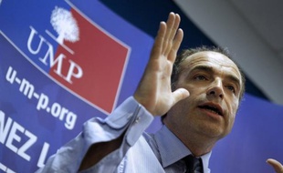 Le secrétaire général de l'UMP, Jean-François Copé, a estimé mardi que les 100 premiers jours de la présidence Hollande avaient été dominés par une "haine antisarkozyste" et un "conservatisme", dénonçant un "décalage incroyable" avec les exigences de la France.