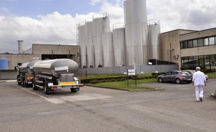 Une soixantaine de salariés de l'usine laitière Candia (groupe Sodiaal) de Saint-Yorre (Allier), menacée de fermeture, ont bloqué durant plusieurs heures mercredi des responsables du groupe, dont la DRH, les empêchant de sortir de l'entreprise, a constaté un journaliste de l'AFP.