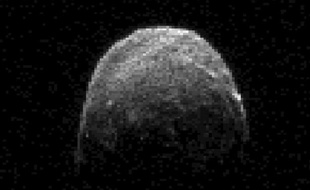 Un astéroïde de la taille d'un porte-avions frôlera la Terre mardi soir, et sera le plus gros objet céleste à s'approcher aussi près de notre planète depuis 1976, mais sans aucun risque de collision, assure la Nasa