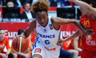 Diandra Tchatchouang dans ses oeuvres, le 26 juin 2015