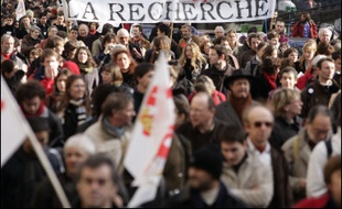 L'Assemblée nationale entame mardi l'examen du projet de loi de programmation sur la recherche, "un pacte" voulu par le gouvernement en réponse à la grogne de la communauté scientifique, qui a commencé il y a deux ans et qui s'exprimera le même jour dans la rue.