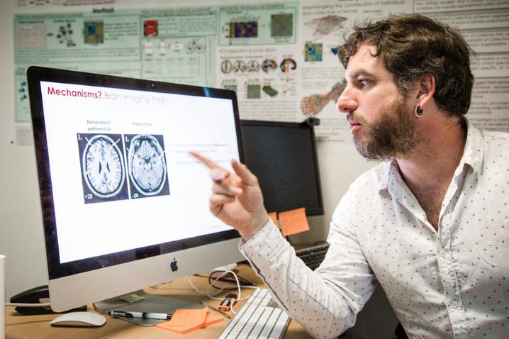 Pierre Gagnepain est le reponsable scientifique de l'étude Remember du programme 13-Novembre, il etudie l'impact des attentats du 13 novembre 2015 à Paris et Saint-Denis sur les cerveaux.