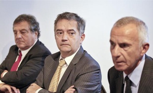Guy Mathiolon, entouré de François Turcas et de Me Alain Ribeyre, renonce aux élections.