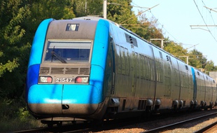 STE LUCE SUR LOIRE, le 24/09/2013 Un TER sur la ligne Nantes ANGERS