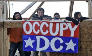 31 manifestants anti-Wall Street ont été interpellés dimanche à Washington par la police qui a démantelé, après un face à face de quelques heures, un chalet de bois "illégal", tout en laissant le campement en place, a constaté l'AFP.