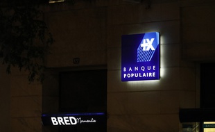 Illustration: La devanture de l'agence BRED/Banque Populaire du Havre, où a eu lieu une prise d'otages le 6 août 2020.