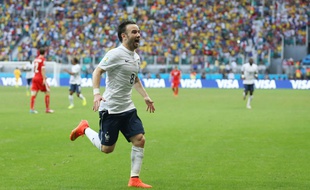 Mathieu Valbuena célèbre son but face à la Suisse vendre à Salvador de Bahia (5-2).